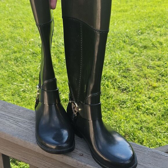 Michael Kors Black Rain Boots Size 8 Logo Equestrian Style - Picture 2 of 8